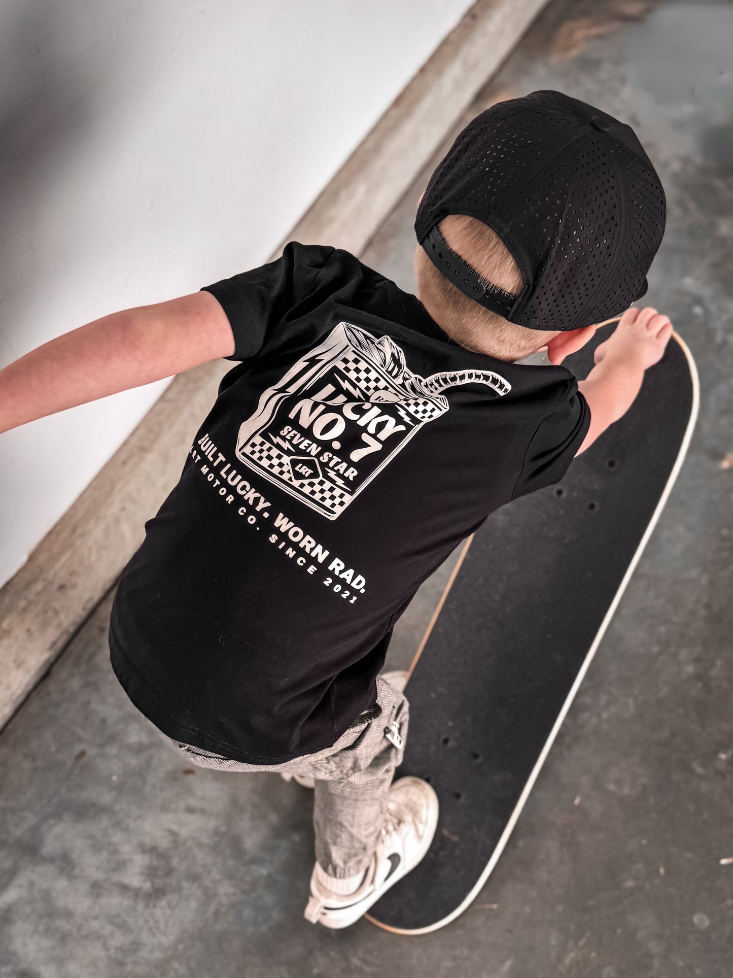 LUCKY NO. 7 TEE - BLACK